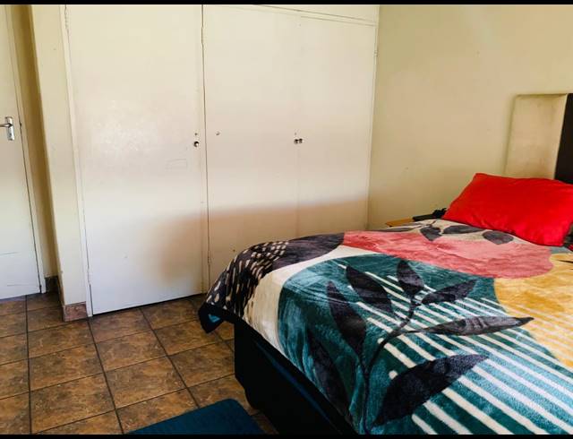 2 BEDROOM FLAT FOR SALE IN VEREENIGING CENTRAL